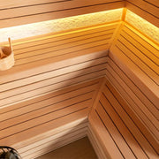 Innenansicht der EAGO AWT E1603C Hemlock Sauna mit Holzbänken, LED-Beleuchtung und Saunaeimer in der Ecke