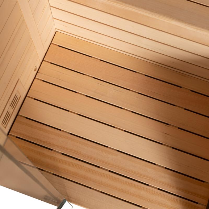 Innenansicht der EAGO AWT E1603C Sauna mit horizontalen Hemlock-Holzbänken und moderne Saunaarchitektur