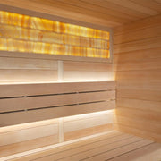 Innenansicht der EAGO AWT E1622B Hemlock Sauna mit Holzbänken, LED-Beleuchtung und Infrarotheizern an der Wand