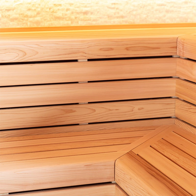 Detail der Holzbank mit sichtbarer Maserung in der EAGO E1603B Sauna
