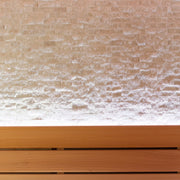 Naturstein-Rückwand der EAGO E1603B Sauna mit indirekter LED-Beleuchtung