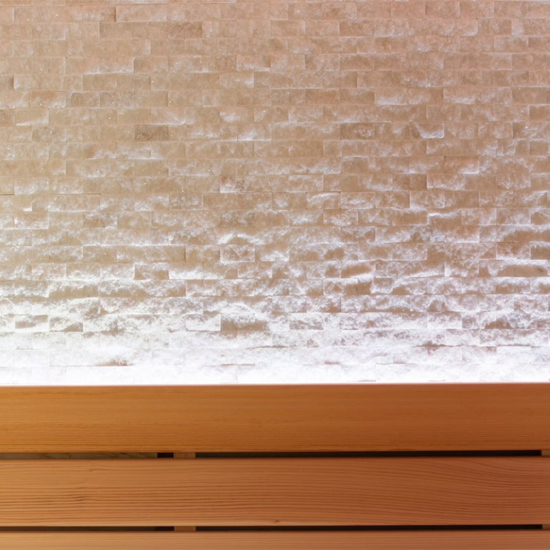 Naturstein-Rückwand der EAGO E1603B Sauna mit indirekter LED-Beleuchtung