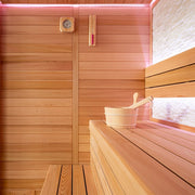 Innenraum der EAGO E1604B Sauna mit Thermometer und LED-Farblicht