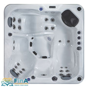 Topansicht des FinA Calessia Outdoor Whirlpools für 5 Personen mit ergonomischer Sitz- und Liegeanordnung, Sterling Silver Wannenfarbe und integrierten Massagedüsen