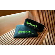 FinA Wellness Frieda Mini Sauna Zubehör - Handtücher mit Logo auf Holzbank innen