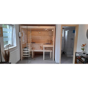 FinA Wellness Frieda Sauna Glasfront mit Glastür in modernem Wohnraum installiert
