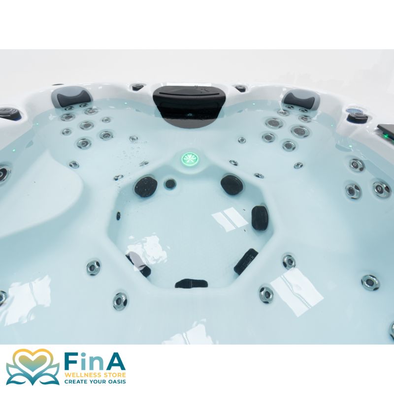 Innenansicht des FinA Soluna Whirlpools mit beleuchtetem LED-Zentrum, ergonomischen Sitzen und symmetrisch angeordneten Massagedüsen