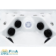 Detailansicht der Sitzmulde im FinA Xaluna Whirlpool mit mehreren schwarzen Massagedüsen und zentraler LED-Leuchte in weißer Acrylwanne.