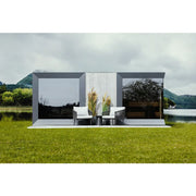 Genevas St. Moritz Modular Sauna Shower mit weißen Sitzbereichen in Seenlandschaft