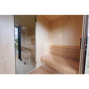 Genevas Zermatt Modular Sauna Compact mit Holzverkleidung und großen Glasfenstern in Gartenlandschaft