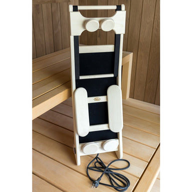 Halu Backrest Infrared – ergonomische Infrarot-Rückenlehne aus Espenholz mit Kopfstütze, freistehend in einer Sauna
