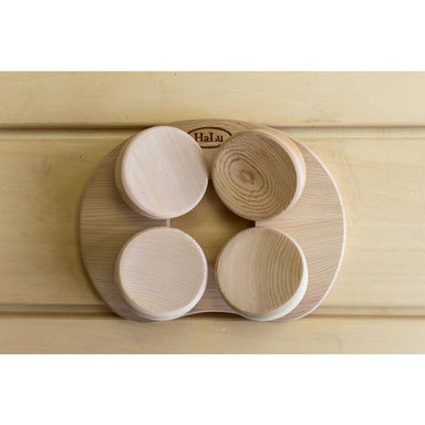Halu Sauna Round Kopfstütze aus Red Cedar – Detailaufnahme der flexiblen Holzschalen auf runder Basis.