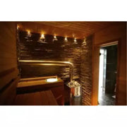 Luxuriöse Sauna-Innenansicht mit Harvia Holz-Saunaofen, Holzverkleidung, atmosphärischer LED-Beleuchtung und Saunabänken