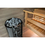 Harvia Cilindro Black Steel Saunaofen mit Saunasteinen in moderner Holzsauna installiert.