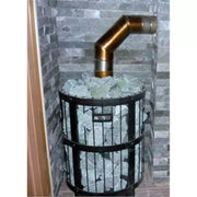 Harvia Legend 240 Saunaofen mit schwarzem Metallkorb gefüllt mit Saunasteinen und bronzefarbener Abzugsleitung in Saunaraum