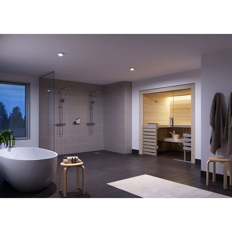Harvia Top Steel Elektroofen in modernem Badezimmer mit Sauna, Dusche und Badewanne
