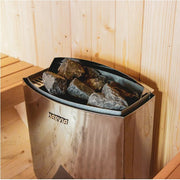 Harvia Vega E Saunaofen in Betrieb – gefüllt mit originalen Saunasteinen in einer gemütlichen Holzsauna