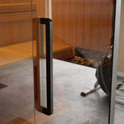 Hekla Traditional 210X Sauna mit Glastür und schwarzem Griff, Innenraum sichtbar