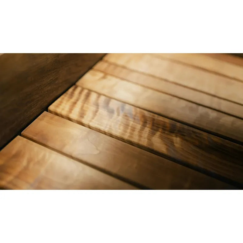 Hekla Cube 160/210/250 Sauna Holzbänke Detailansicht mit Naturholz-Oberfläche