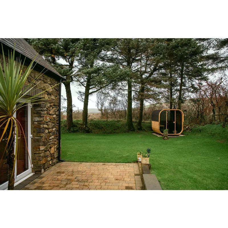 Hekla Cube 160/210/250 Gartensauna für 2/4/6 Personen im Garten neben Haus