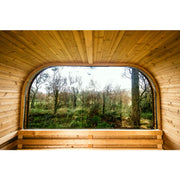 Hekla Cube 160/210/250 Gartensauna aus Holz mit großem Panoramafenster, Blick auf waldige Umgebung