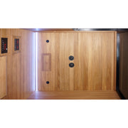 Rückwand der Hekla IR 100 Infrarotsauna mit LED-Lichtleiste, Lautsprechern, Bedienfeld und Belüftung – Detailansicht des Innenraums