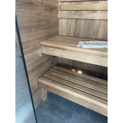 Hekla Traditional 160 Innensauna Innenraum mit Thermoesche Holzbänken und Saunaofen