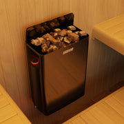 Detailaufnahme des Harvia Saunaofens in der Hekla Traditional 220 mit Natursteinen.