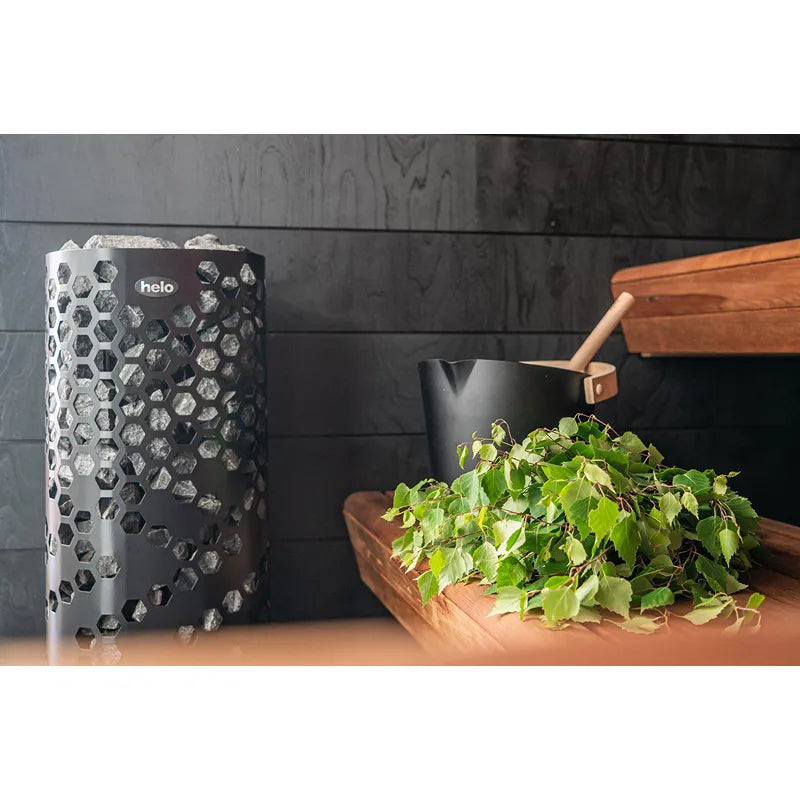 Helo Laine D Elektro-Saunaofen mit innovativem Hexagon-Design, Standofen in modernem Saunaraum mit Saunazubehör