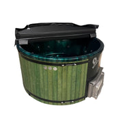 Koba Hot Tub BASIC Whirlpool in Grün mit offenetem Deckel, Holzverkleidung und türkisfarbenem Innenraum für bis zu 6 Personen