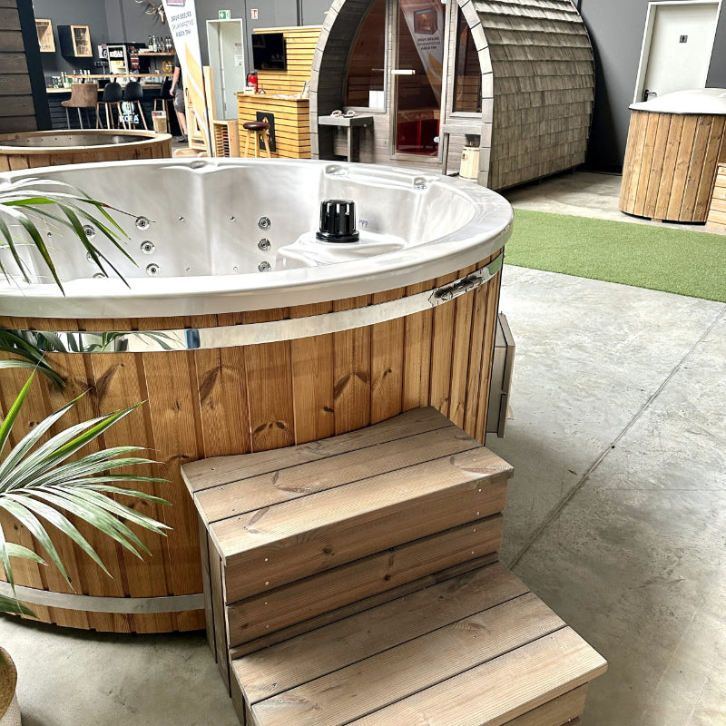 hot-tub-fulda-whirlpool-pool-treppe-2