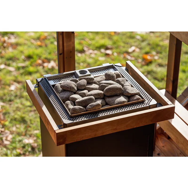 Huum Core Wall Combi Saunaofen mit Saunasteinen in Gartensauna, elektrischer Wandofen