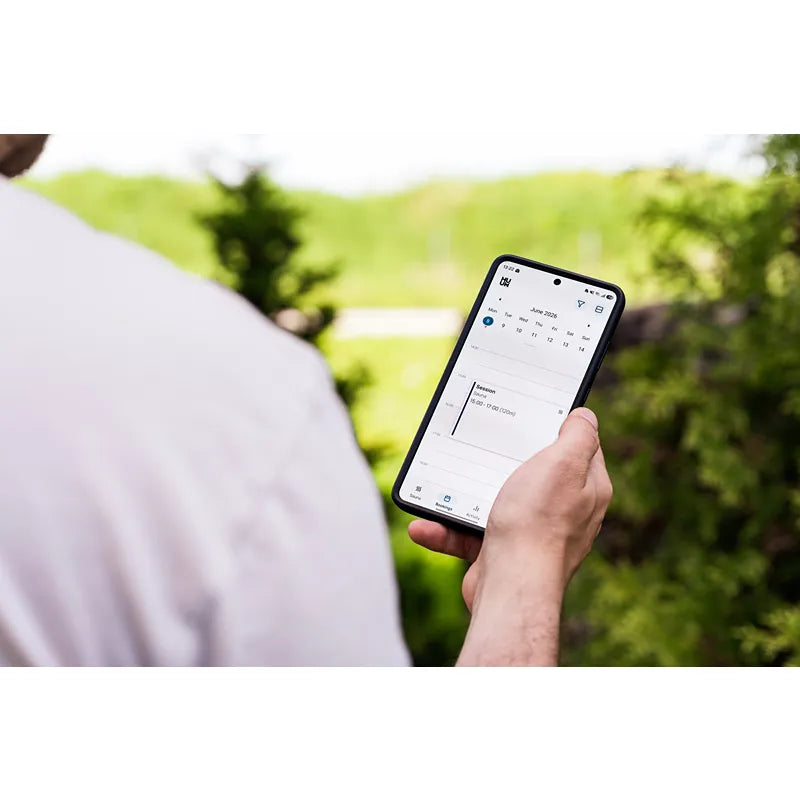 Huum Core Wall Mini elektrischer Saunaöfen Wandofen 3/3,6 kW - Steuerung per Smartphone-App im Garten