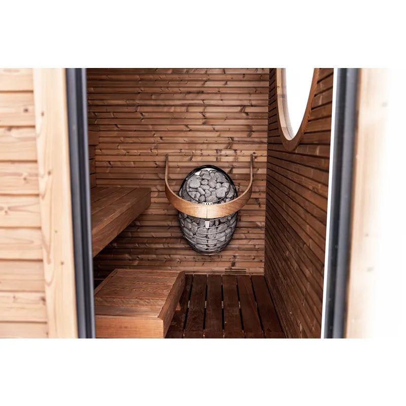 Huum Drop elektrischer Saunaofen 6 kW Wandofen mit Saunasteine in moderner Holzsauna installiert