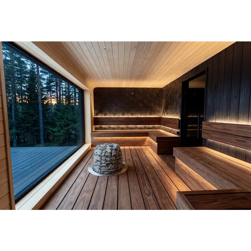 Huum Hive elektrischer Saunaofen 12/15/18 kW in moderner Gartensauna mit Holzausstattung, Saunasteine und beleuchtete Bänke