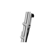 JEE-O cone 02 Gartendusche mit silbernem Edelstahlrohr und schwarzem Duschkopf, verstellbare Halterungen sichtbar