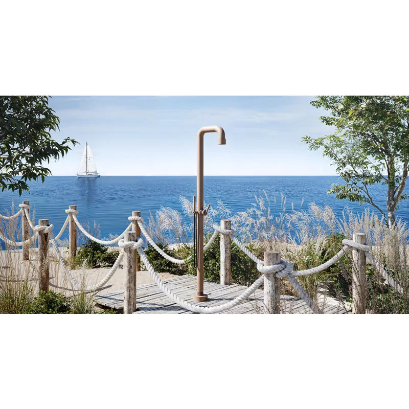 JEE-O soho 02 Gartendusche in Bronze an Strandterrasse mit Meerblick
