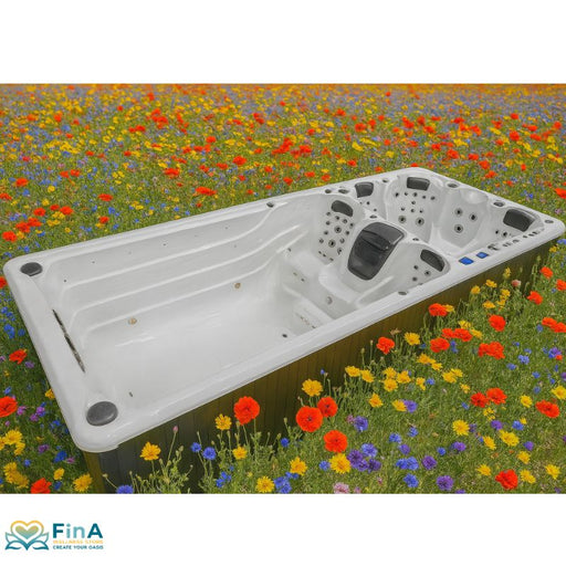 Whirlpool Swim Spa JJSPA Alpha 8252 freistehend in einer bunten Blumenwiese – luxuriöser Outdoor-Wellnesspool in natürlicher Umgebung.
