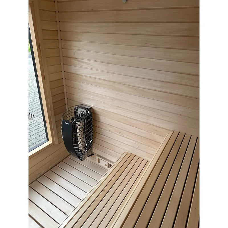 KOBA Cube Gartensauna Innenraum mit Holzbänken und Saunaofen