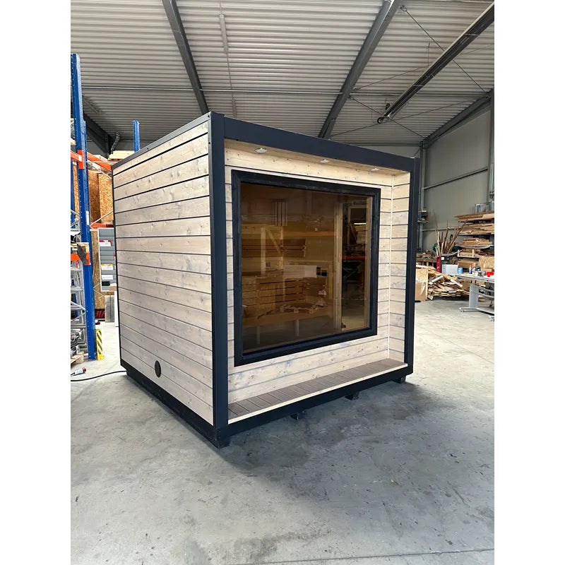 KOBA Cube Gartensauna - Moderne quadratische Form mit Holzverkleidung und großem Fenster in Werkstatt