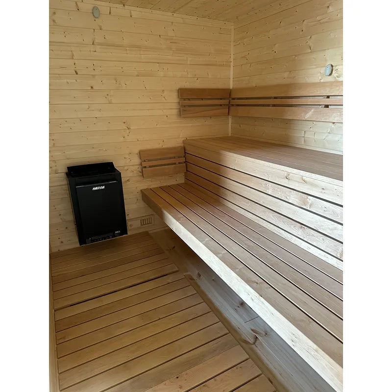 KOBA Cube Gartensauna - Moderne quadratische Form mit Holzbänken und Harvia-Ofen im Innenraum