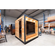 KOBA Cube Gartensauna - Moderne quadratische Form mit Holzverkleidung und großem Fenster in Produktionshalle