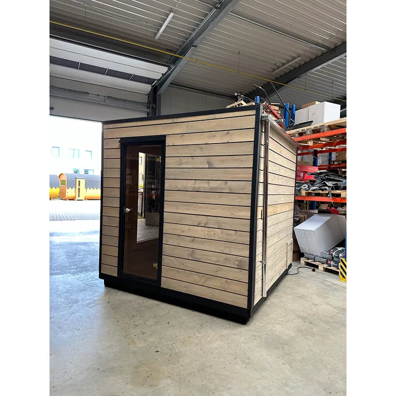 KOBA Cube Gartensauna - Moderne quadratische Form mit Holzverkleidung und schwarzem Rahmen in Werkstatt
