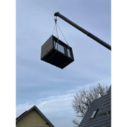 KOBA Fenris Gartensauna - Designsauna wird mit Kran auf Hausdach geliefert