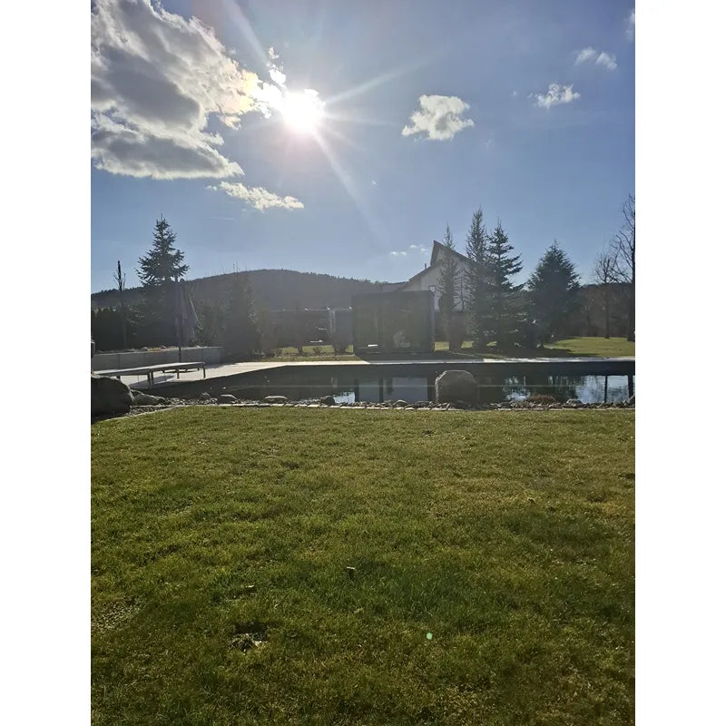 KOBA Fenris Gartensauna - Designsauna in moderner Gartenlandschaft mit Pool und Bergblick