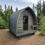 KOBA Iglu Gartensauna mit charakteristischer Iglu-Form im Waldgarten, grau lasiert, offene Tür