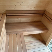 KOBA Iglu Gartensauna Innenraum mit Holzbänken und gewölbter Holzdecke