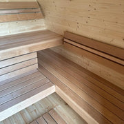 KOBA Iglu Gartensauna Innenraum mit gestuften Holzbänken aus Fichtenholz und gewölbter Decke