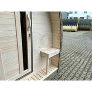KOBA Iglu Gartensauna mit charakteristischer Iglu-Form, Innenansicht mit Holzbank und offener Tür