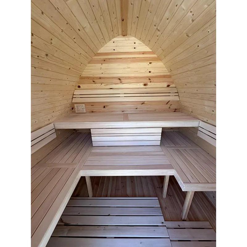 KOBA Iglu Gartensauna Innenraum mit charakteristischer Iglu-Form, Holzbänke und gewölbter Decke